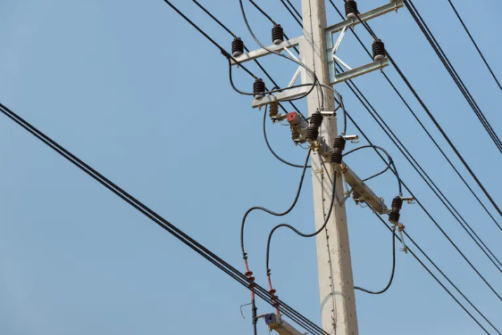 Análise técnica abrangente de pára-raios em linhas de transmissão