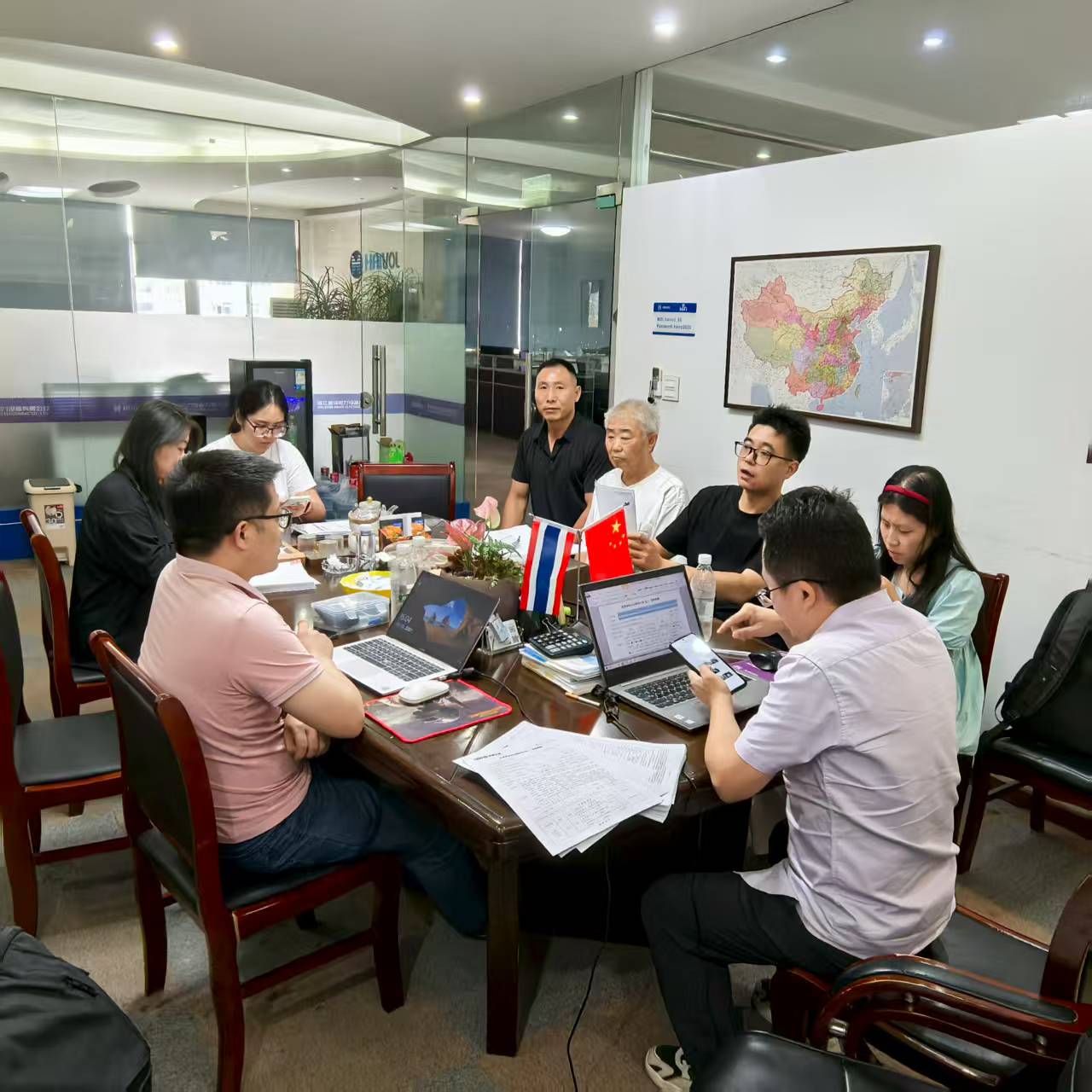 Zhejiang Haivo Electrical renova com sucesso as certificações ISO triplas, reforçando o compromisso com a segurança global do poder