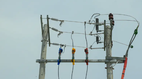 Problemas Comuns com Isoladores de Energia: Flashover de Poluição, Identificação de Envelhecimento e Diretrizes de Manutenção